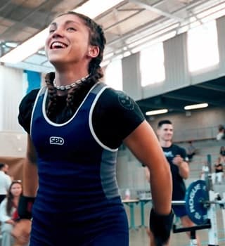 Athlète Hardgym pendant une compétition de force athlétique